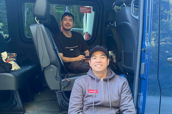 Lake Louise: Hassle-Free Private Transfer to Calgary Airport