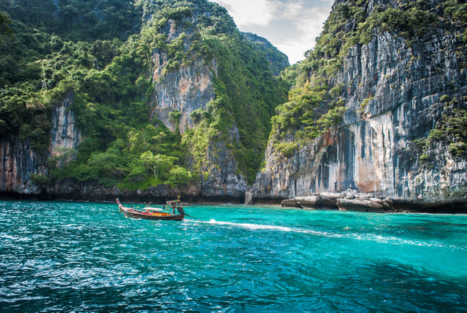 Phi Phi Island Afternoon Tour by Speedboat 9