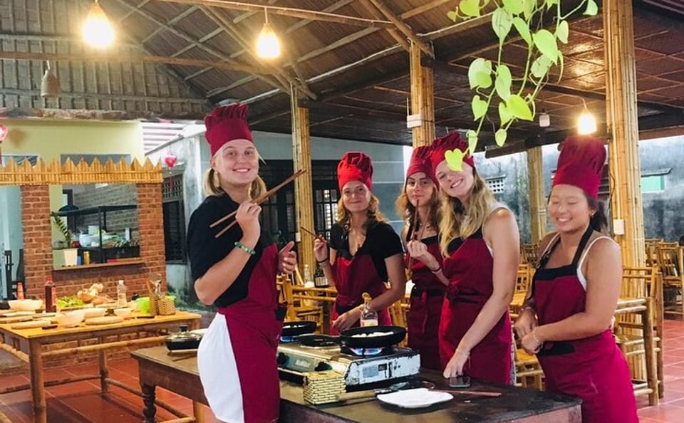 Hoi An Market and Cam Thanh Vegetable Village Cooking Class