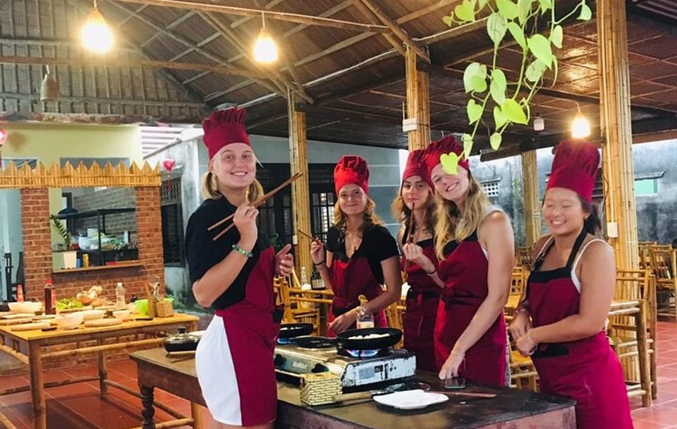Hoi An Local Market and Vegetable Village Cooking Class