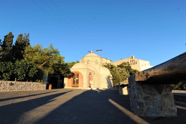 Santorini 5 Hour Private Oia Tour & Lunch/Dinner at a Local Farm