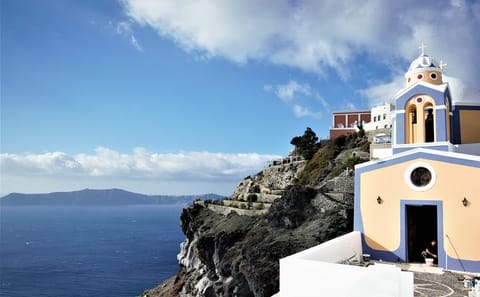 Private 7-Hour Santorini Tour with Wine Tasting Experience