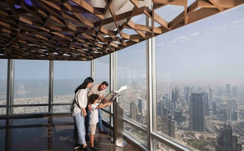 Burj Khalifa Observation Deck Tour with Café Treat in Dubai