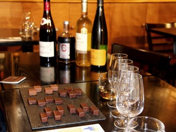 Private Wine and Cheese Tasting Experience in Paris