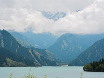 Urumqi: Tian Shan Tianchi & International Bazaar 1-Day Tour
