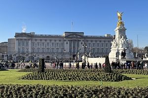 Royal Family and Changing of the Guard Walking Tour