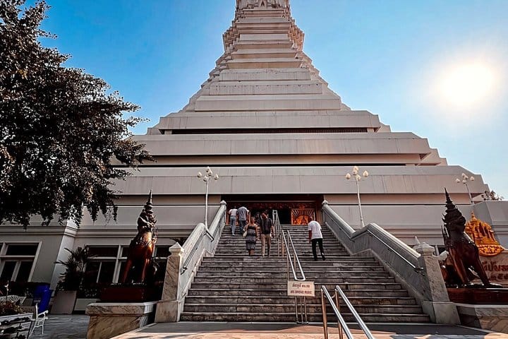 Discover Bangkok: Culture, Michelin Street Food & Evening Cruise 10