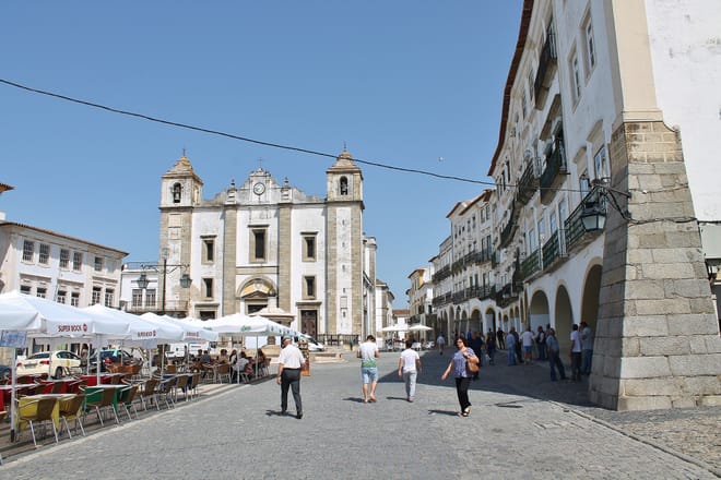 Giraldo Square in Évora