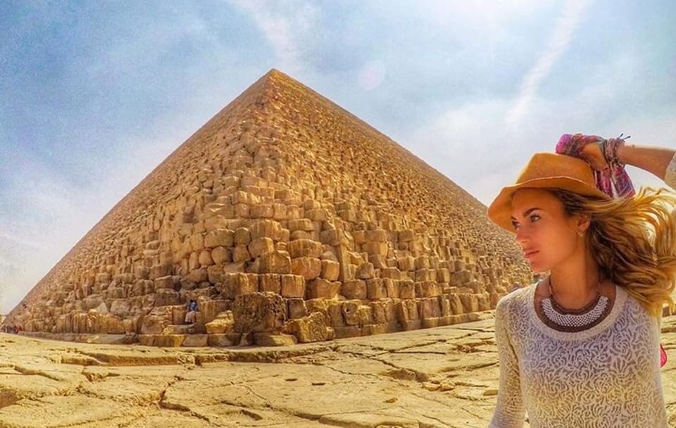 Private Tour of Giza Pyramids, Egyptian Museum & Old Cairo