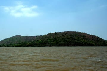 Shiva Temples and Caves Tour in Maharashtra: Ahmednagar to Ajanta