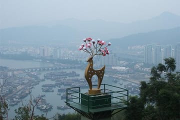 Luhuitou Park Sunset and Seafood Dinner Tour in Sanya