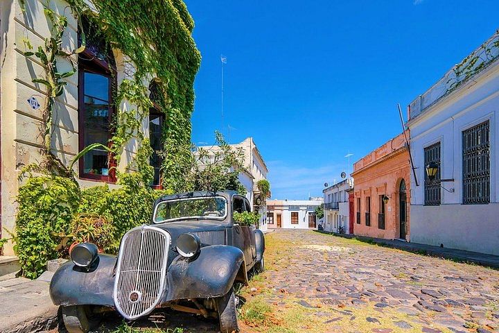 Explore Colonia & Montevideo: Cultural Highlights and Scenic Views