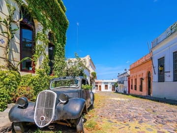 Two-Day Tour of Colonia and Montevideo from Buenos Aires
