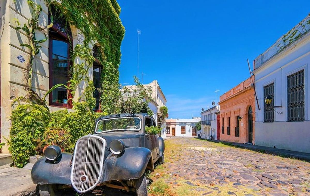 2-Days and 1 Night visiting Colonia and Montevideo