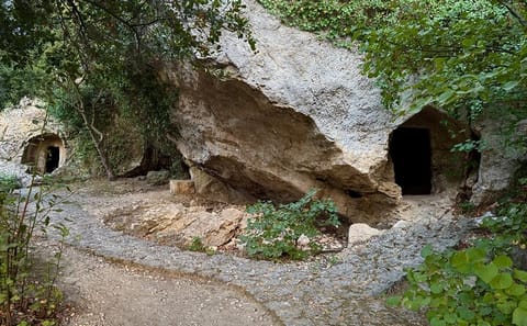 Private Rethymno Tour of Arkadi, Eleutherna, and Margarites