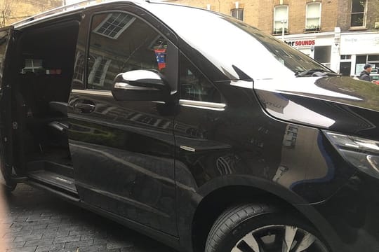 Luton Airport Private Transfers to/from London (Postcode WC1 to WC2)