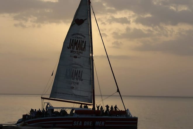 Catch the brilliant golden hour glow and the most spectacular sunset views on your unforgettable Montego Bay Sunset Catamaran Cruise!