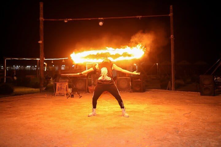 Cairo VIP Night in Giza: Bedouin Dinner, Live Show & Photographer