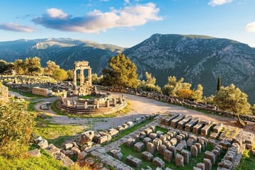 Private Day Trip from Athens to Delphi and Meteora with Dinner