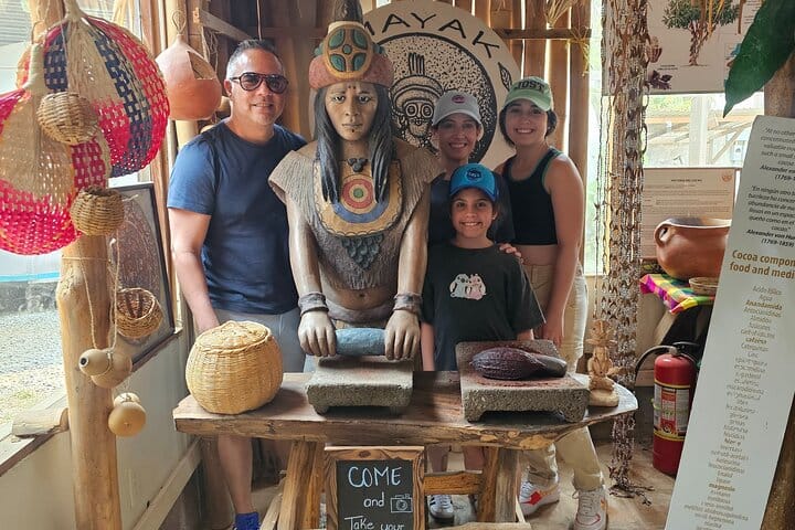 Island tour/Monkeys and sloth park/chocolate & rum factory/beach