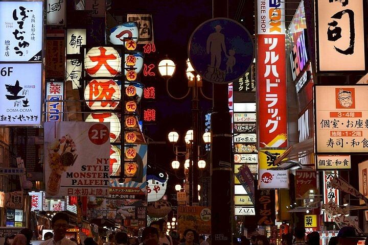 Osaka Food and Drinks Night Tour with a Chef!