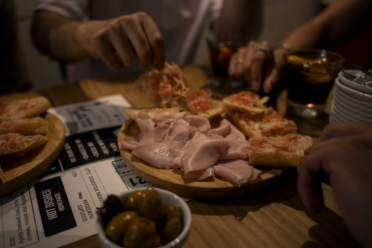 Barcelona Social Bike Tour & Tapas Experience 10