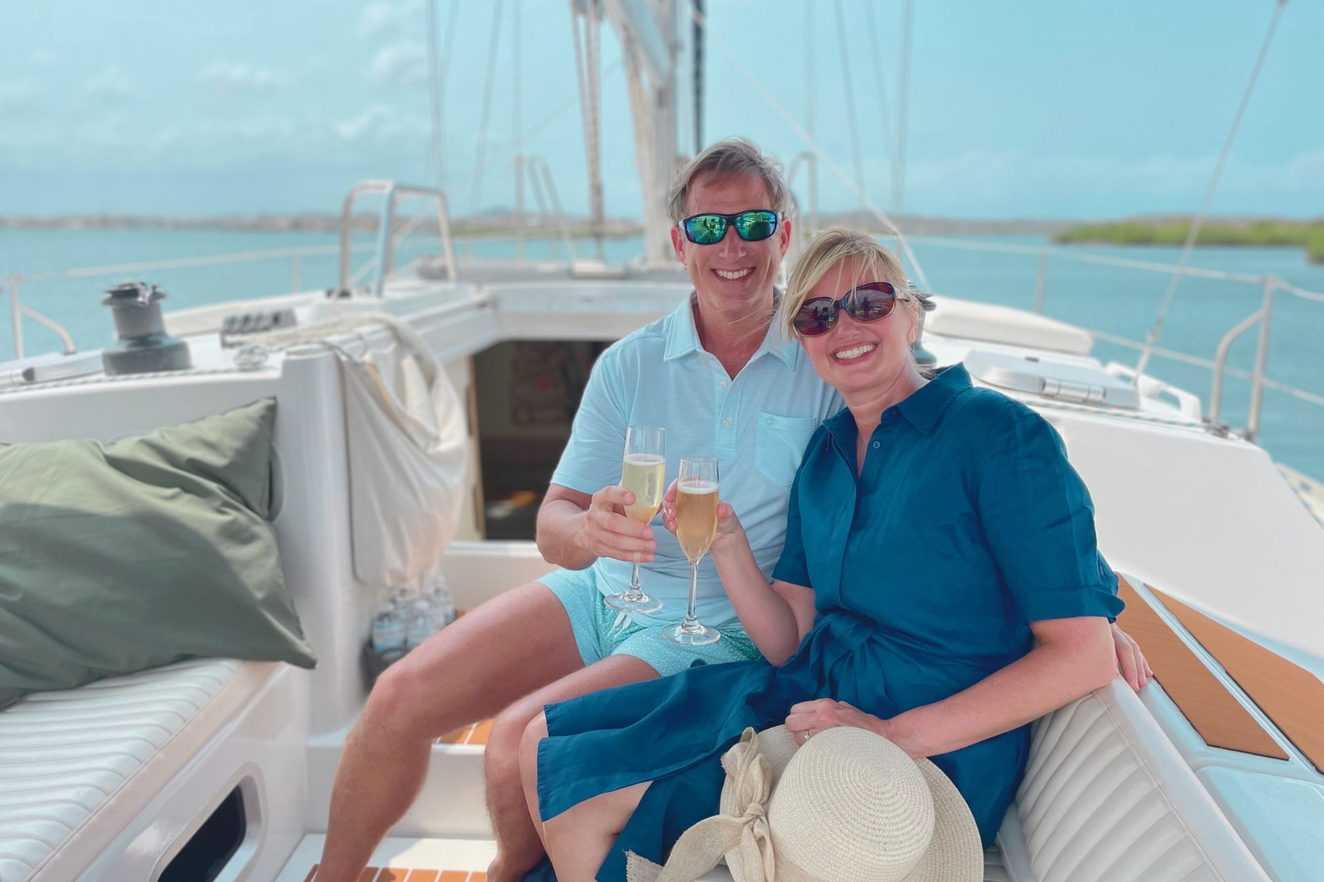 Romantic couple enjoying private Golf and Sail tour with Maxie Sailing