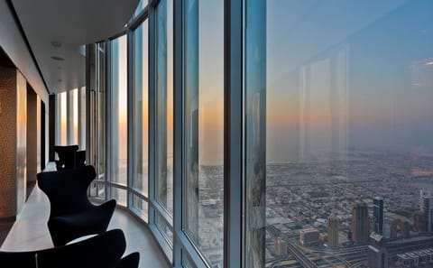 Burj Khalifa Observation Deck Tour with Transportation in Dubai