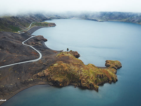 The road driving along Kleifarvatn