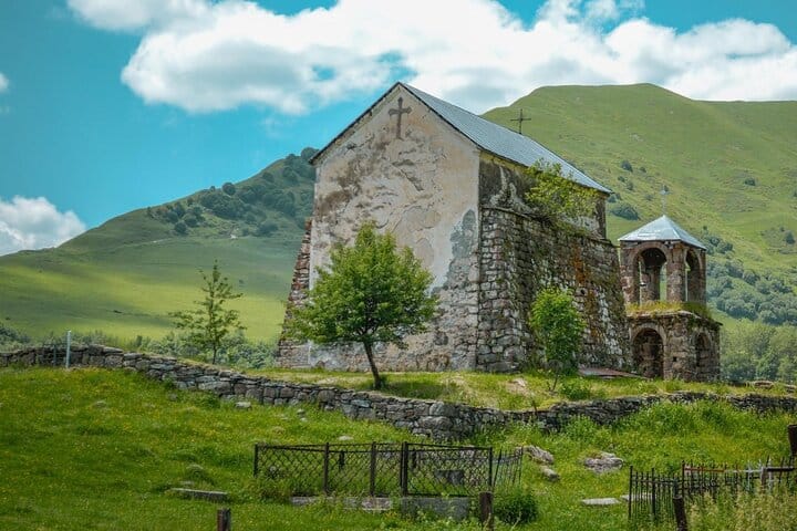 4 Full days in Georgia with private tour, free aiport