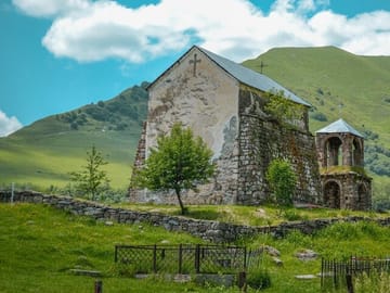 4 Full days in Georgia with private tour, free aiport