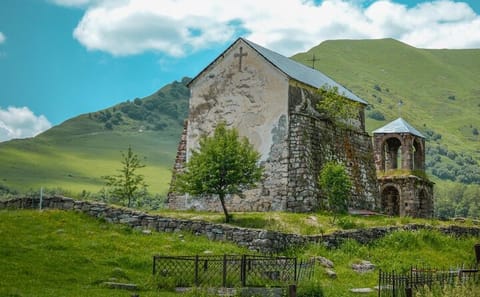 Private Full-Day Hiking Tour in Khada Valley from Tbilisi