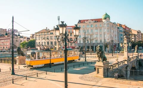 Sofia Walking Tour: Discover Local Breakfast Delights