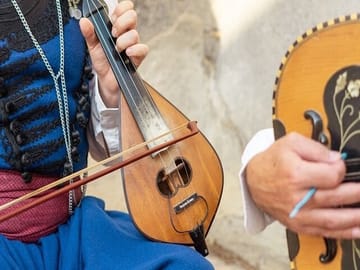 Cretan Dinner and Traditional Music Experience in Rethymno