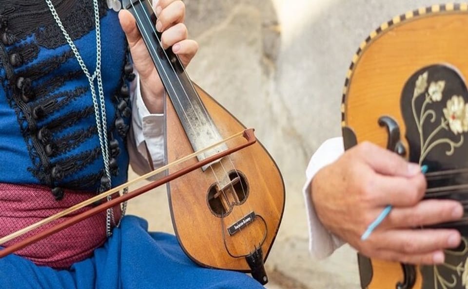 Cretan Dinner and Traditional Music Experience in Rethymno