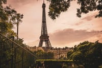 CDG Transfer & Paris Tour in Private Vintage Car with Crazy Horse 4