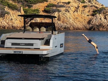 Private Luxury Yacht Cruise to Agia Anna Beach, Mykonos