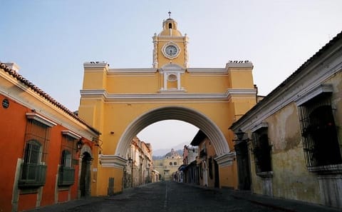 Antigua Guatemala and San Salvador Cultural Day Tour