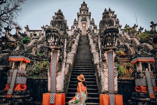 East Bali Tour: Gate of Heaven, Water Palace, Sleeping Gajah