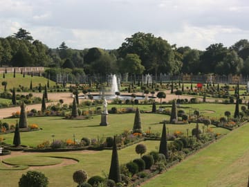 Day Trip to Hampton Court Palace from London by Minivan