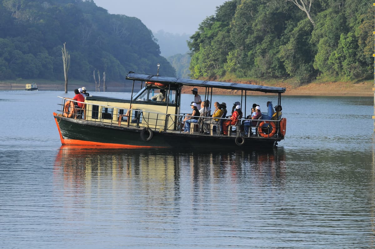 Backwaters & Beyond: Exploring South India’s Temples