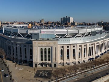 Explore Bronx and Brooklyn: VIP City Tour by Minivan
