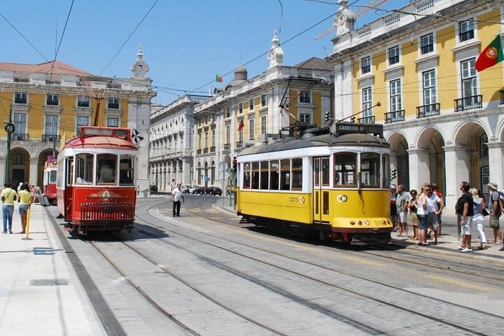 Lisbon Full-Day Small Group City Tour with River Crossing by Ferry 4
