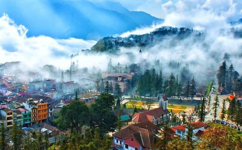 2-Day Sapa Trekking Tour with Cabin Bus from Hanoi