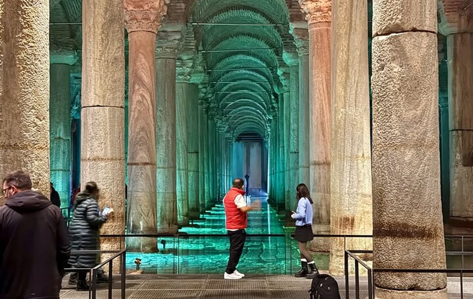 Walking Tour of Istanbul's Basilica Cistern and Blue Mosque
