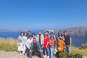 Private 6-Hour Cultural Tour of Santorini's Highlights