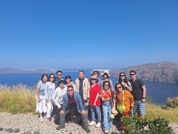 Secret photo stop along the famous hiking trail between Fira and Oia