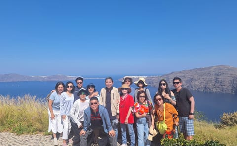 Private 6-Hour Cultural Tour of Santorini's Highlights