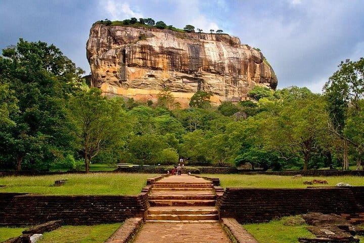 3 Days Tour to Sigiriya & Kandy with Kingfisher Tours Sri Lanka