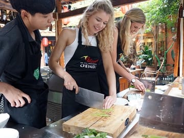 Chengdu Cooking Class with a Local Market Visit
